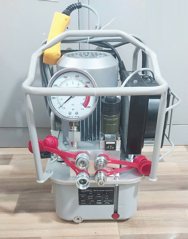 Bơm dầu cho s&uacute;ng bulong, cờ l&ecirc; thủy lực 7.6 l&iacute;t